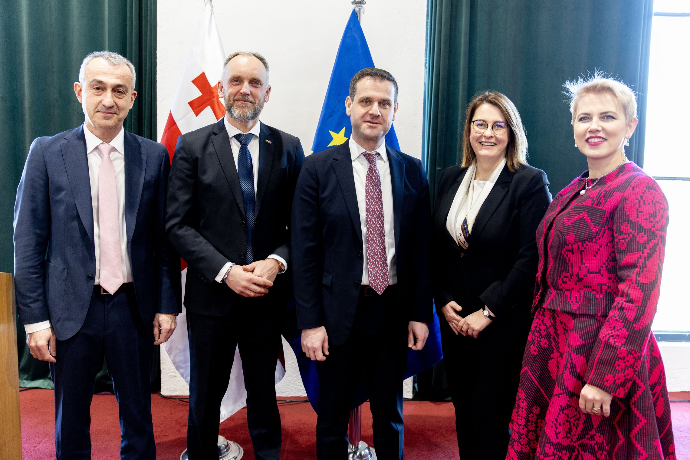 Nuotraukoje pavaizduota teisingumo viceministrė Jurga Greičienė ir kolegos iš Sakartvelo.