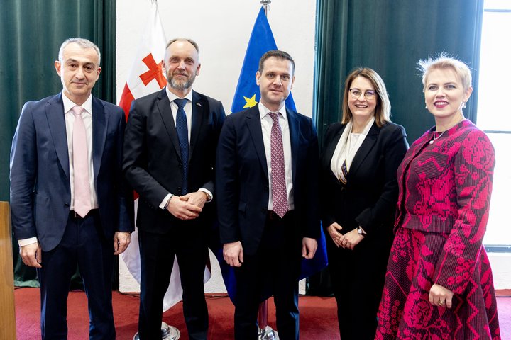 Nuotraukoje pavaizduota teisingumo viceministrė Jurga Greičienė ir kolegos iš Sakartvelo.