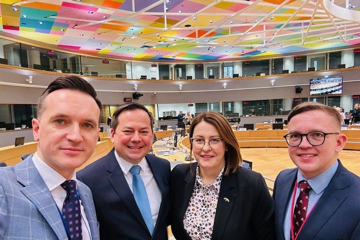 Nuotraukoje pavaizduota teisingumo viceministrė Jurga Greičienė su kolegomis.